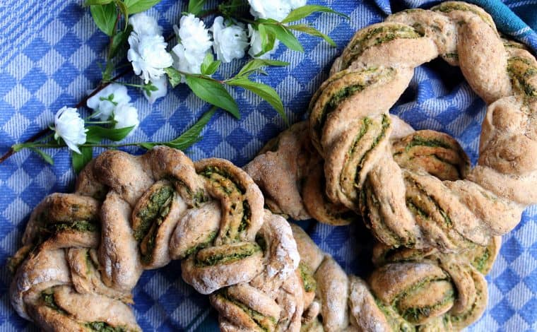 Braided Bread with Parsley Pumpkinseedbutter-Truefoodsblog