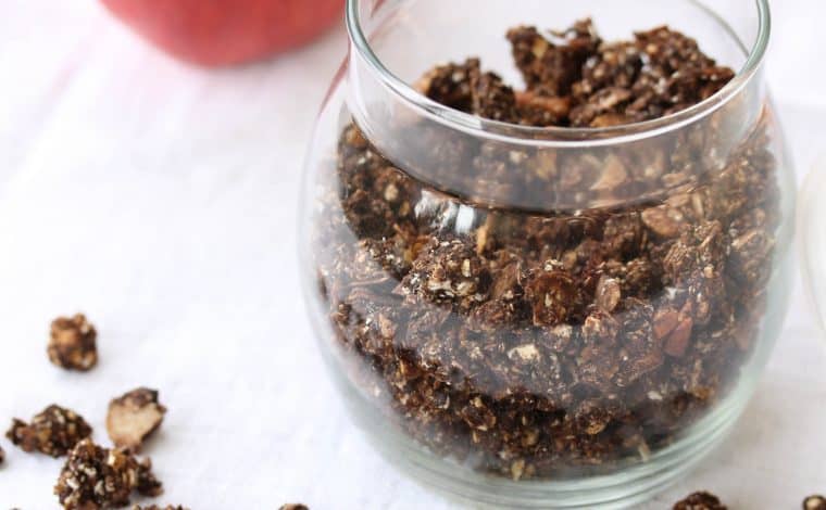 Basic Chocolate Granola - Truefoodsblog