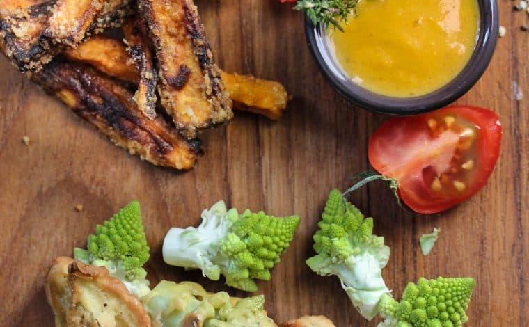 Romanesco two ways with Mango Peanut Curry Dip - Truefoodsblog
