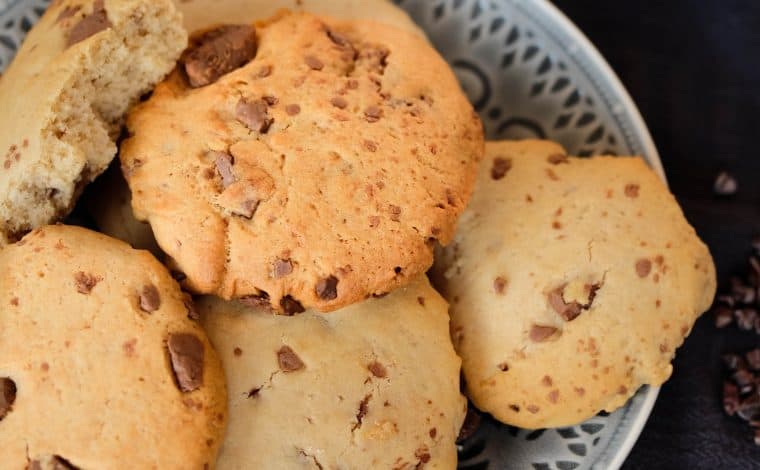 Simple Vegan Chocolate Chip Cookies - Truefoodsblog