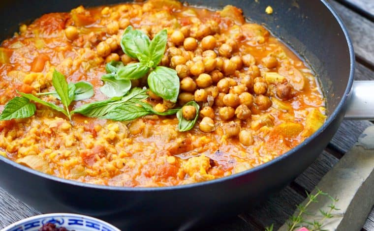 Rhubarb Lentil Curry by Truefoodsblog