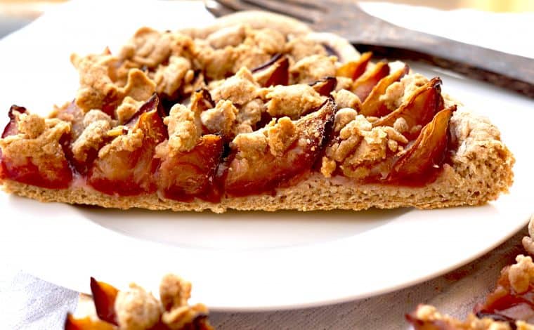 Vegan Plum Cake with Cinnamon crumbles - Grandmothers classic by Truefoodsblog 11