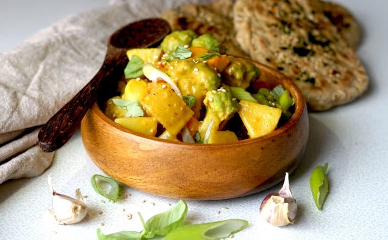 Vegan Green Cauliflower-Potato Curry by Truefoodsblog