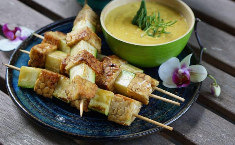 Tempeh skewers with spicy peanut sauce - Throwback Asia by Truefoodsblog