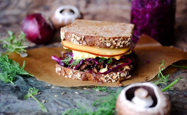 Vegan Reubensandwhich by Truefoodsblog